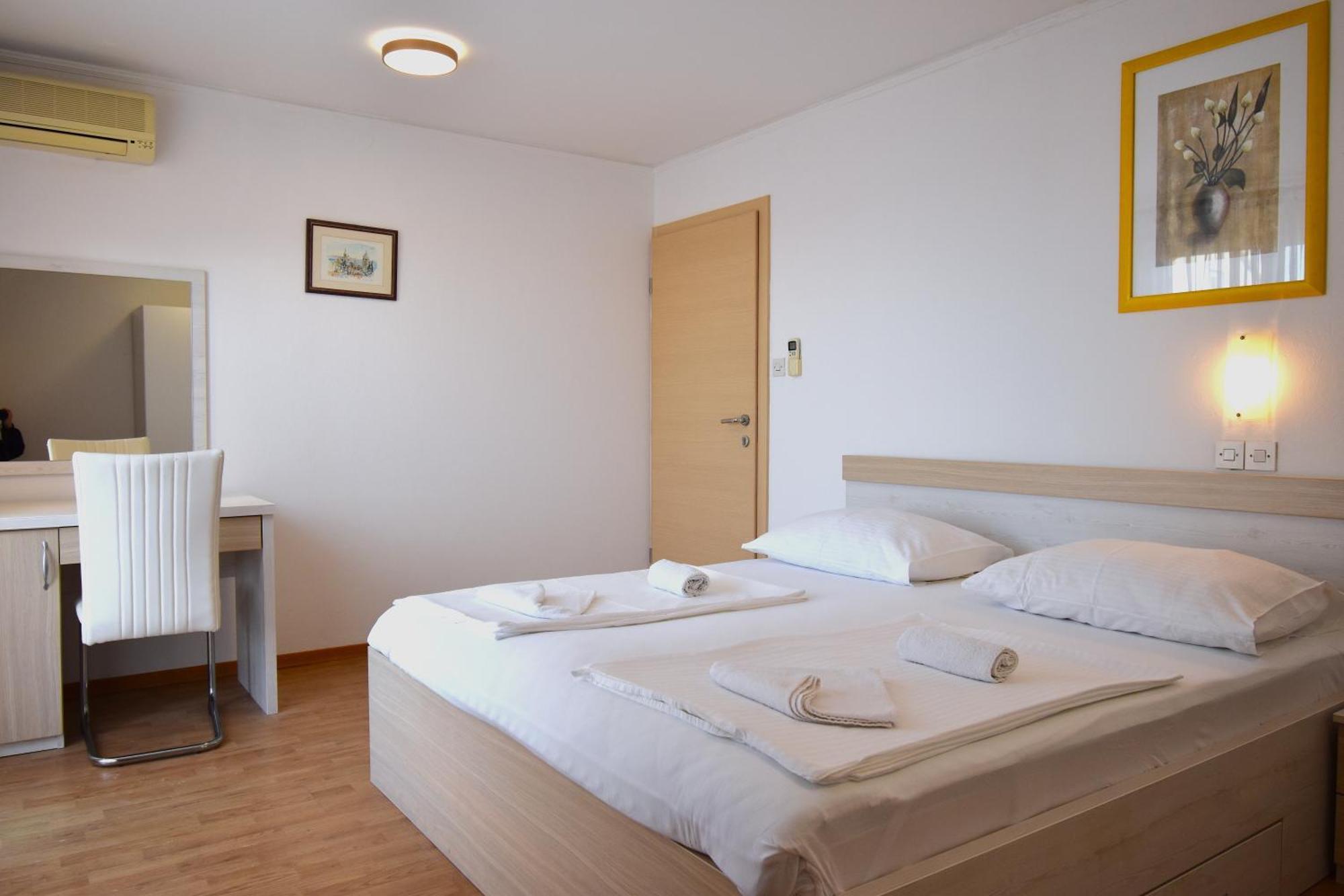 Guest House Sandra Rab Town Eksteriør bilde