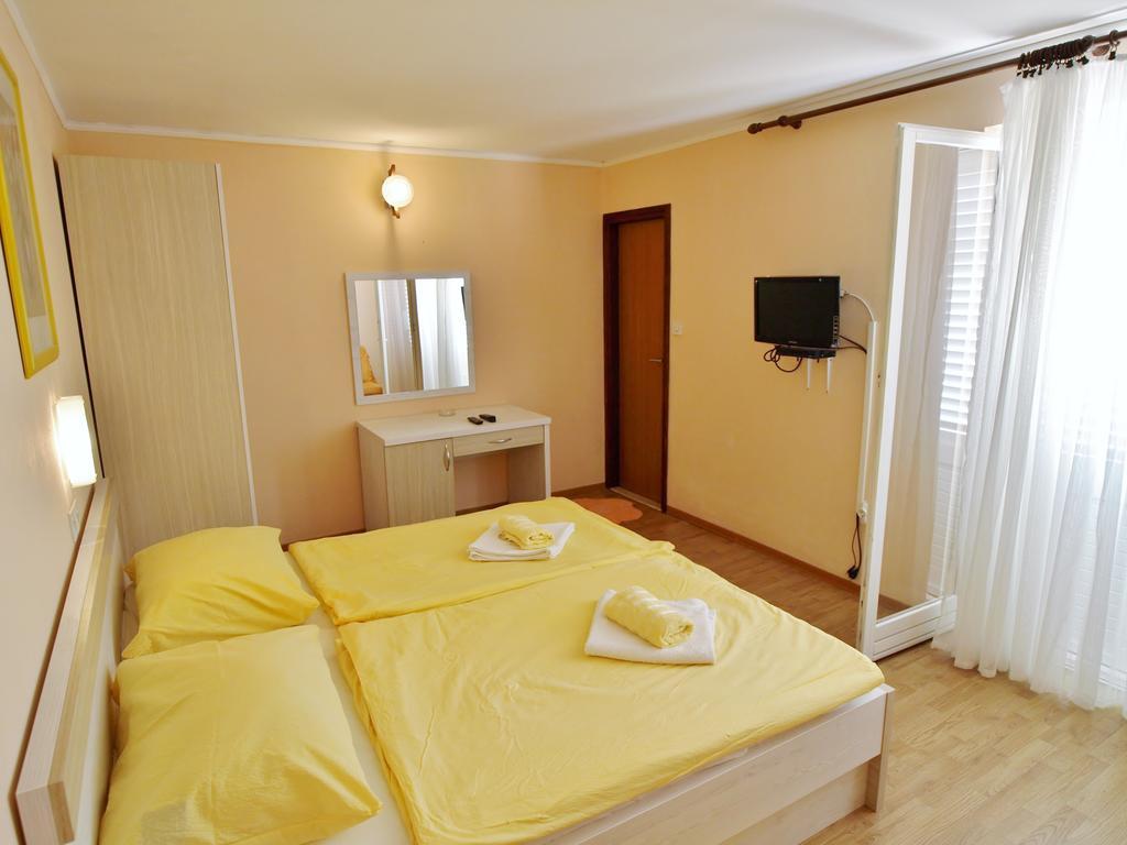 Guest House Sandra Rab Town Eksteriør bilde