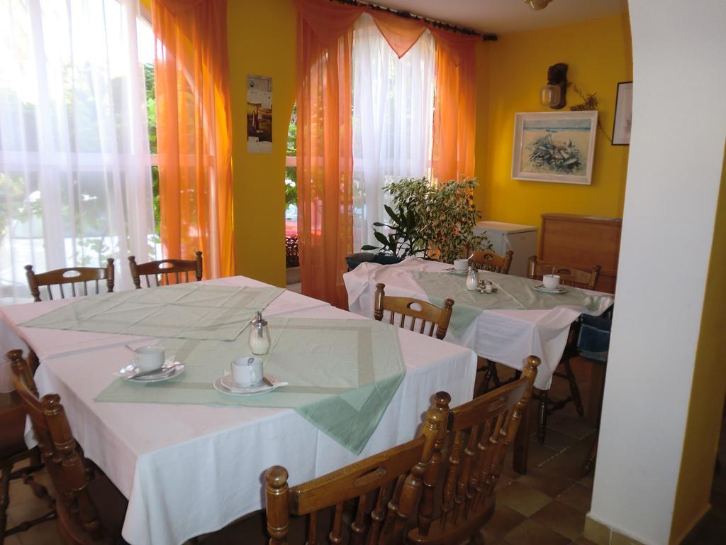 Guest House Sandra Rab Town Eksteriør bilde